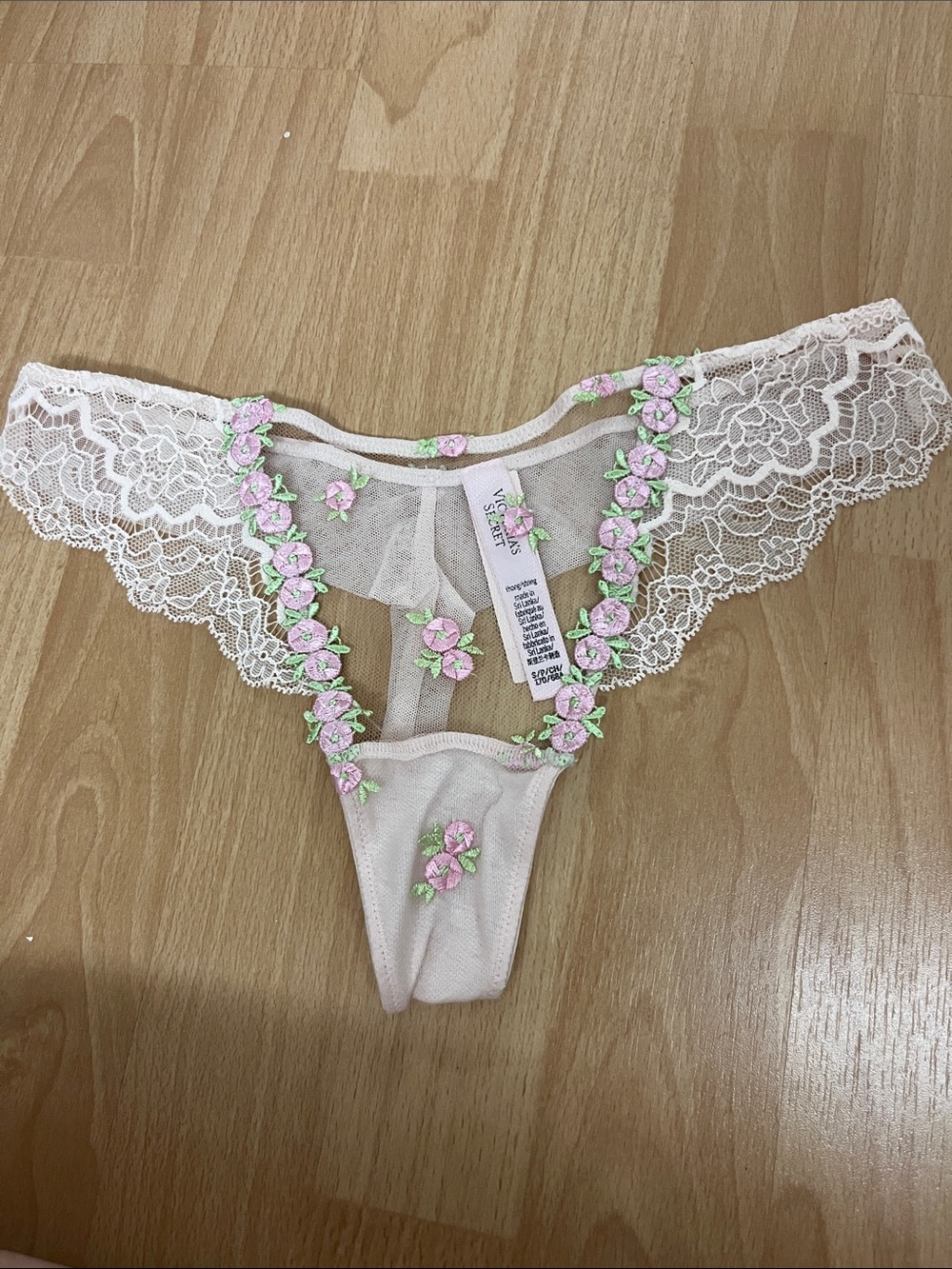 Victoria’s Secret Floral baby pink thong S